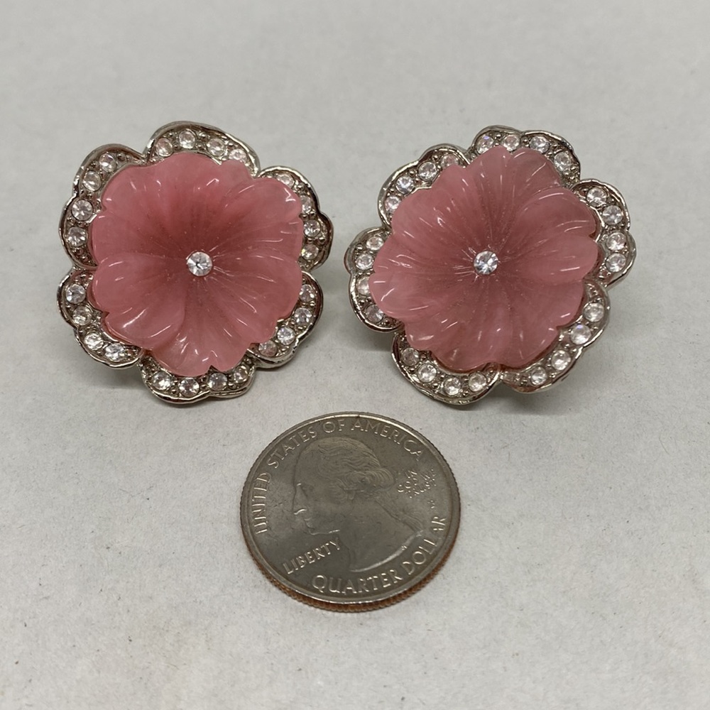 Beautiful K.J.L. for Avon pink pansy clip on earrings